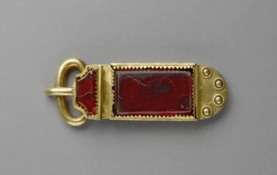 Schnalle (Granat und Gold)